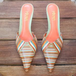 Mikala low heel slides size 6